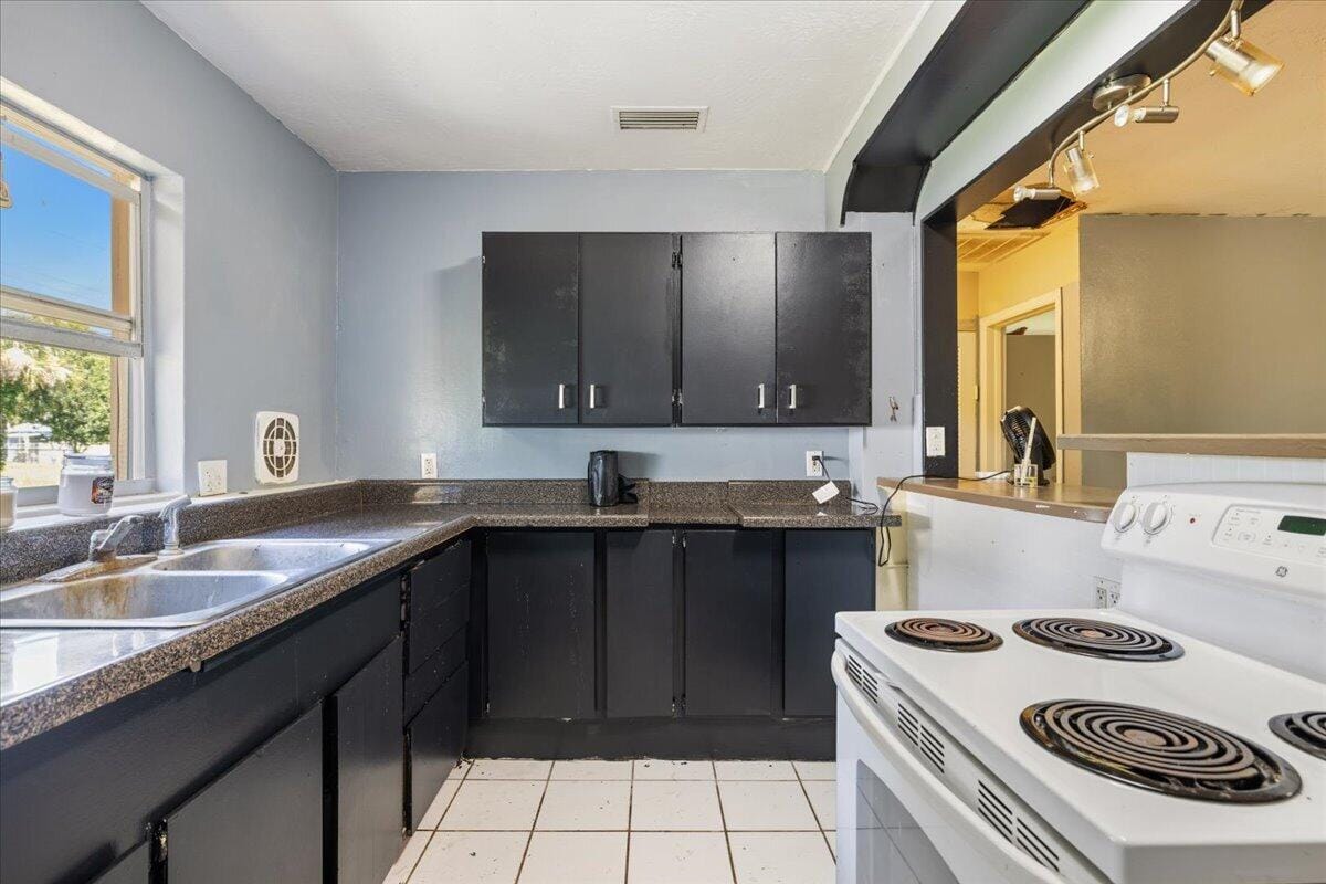 7902 HAMILTON Avenue, Fort Pierce, FL 34951 photo 10