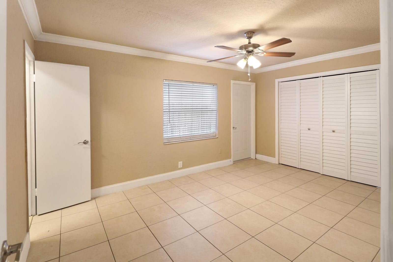 5249 NE 4TH Terrace, Oakland Park, FL 33334 photo 11