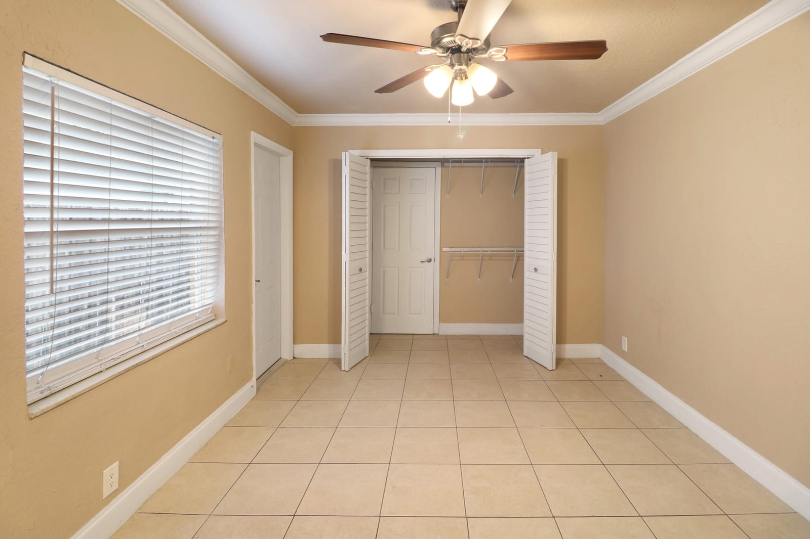 5249 NE 4TH Terrace, Oakland Park, FL 33334 photo 12