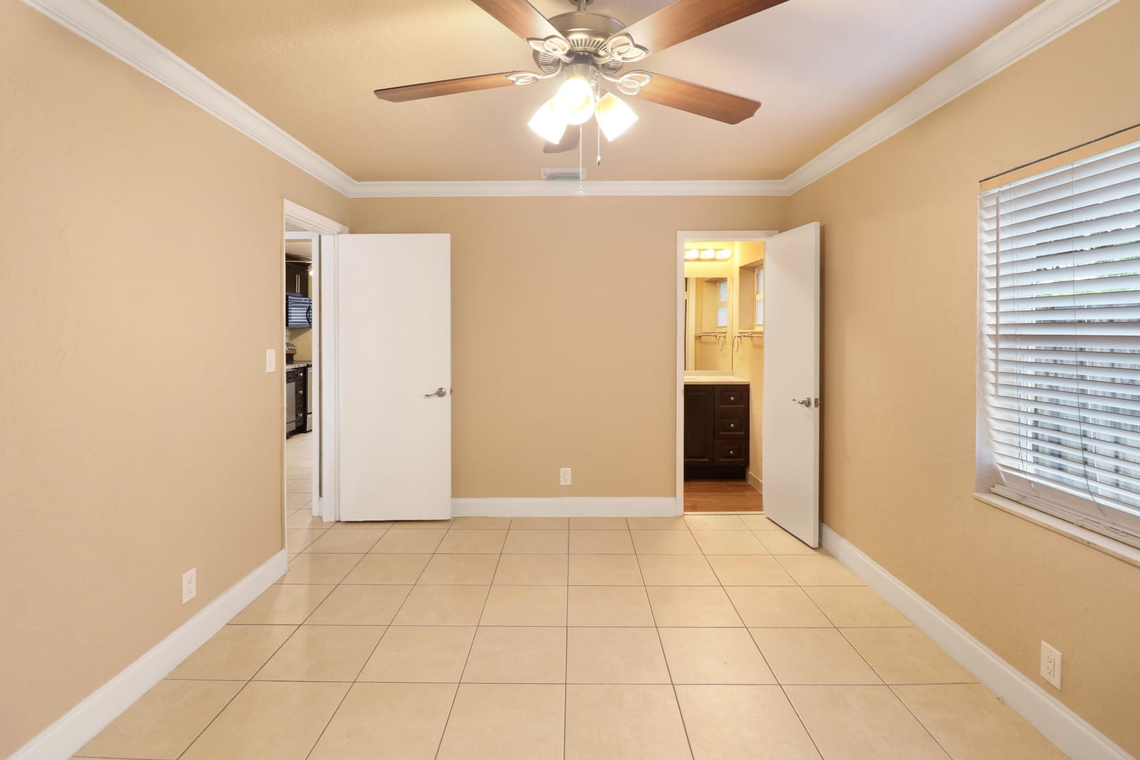5249 NE 4TH Terrace, Oakland Park, FL 33334 photo 13