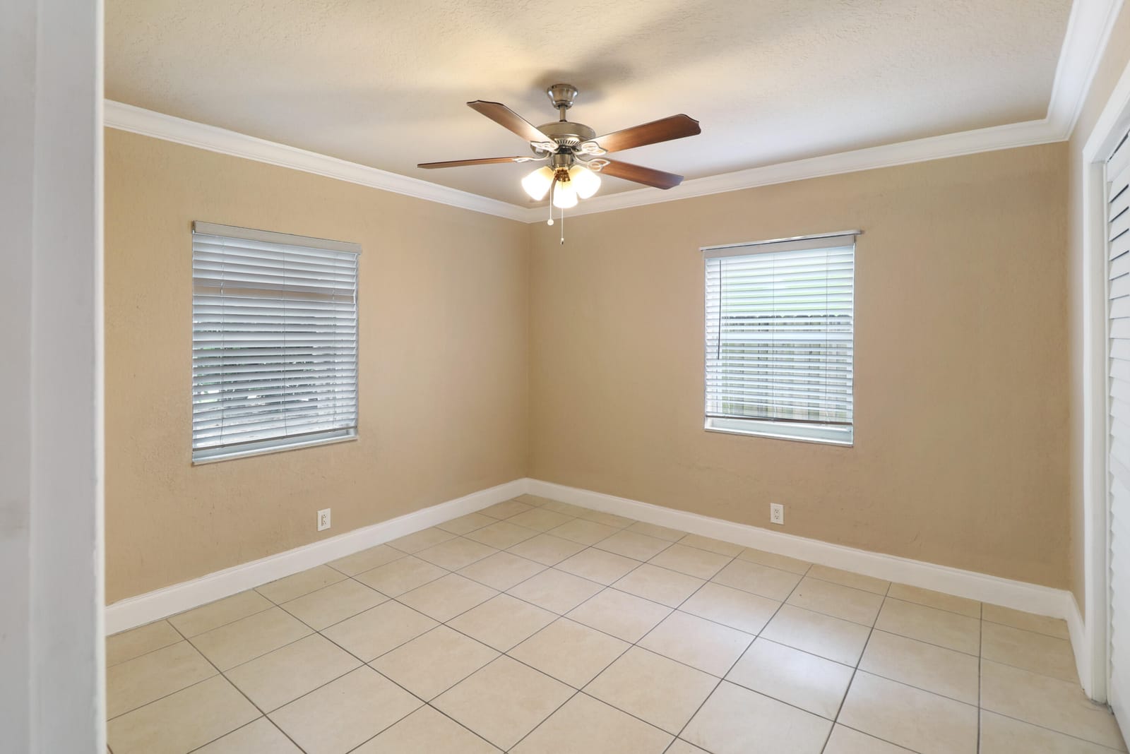 5249 NE 4TH Terrace, Oakland Park, FL 33334 photo 16
