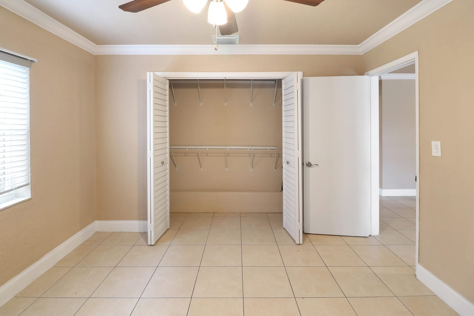 5249 NE 4TH Terrace, Oakland Park, FL 33334 photo 17