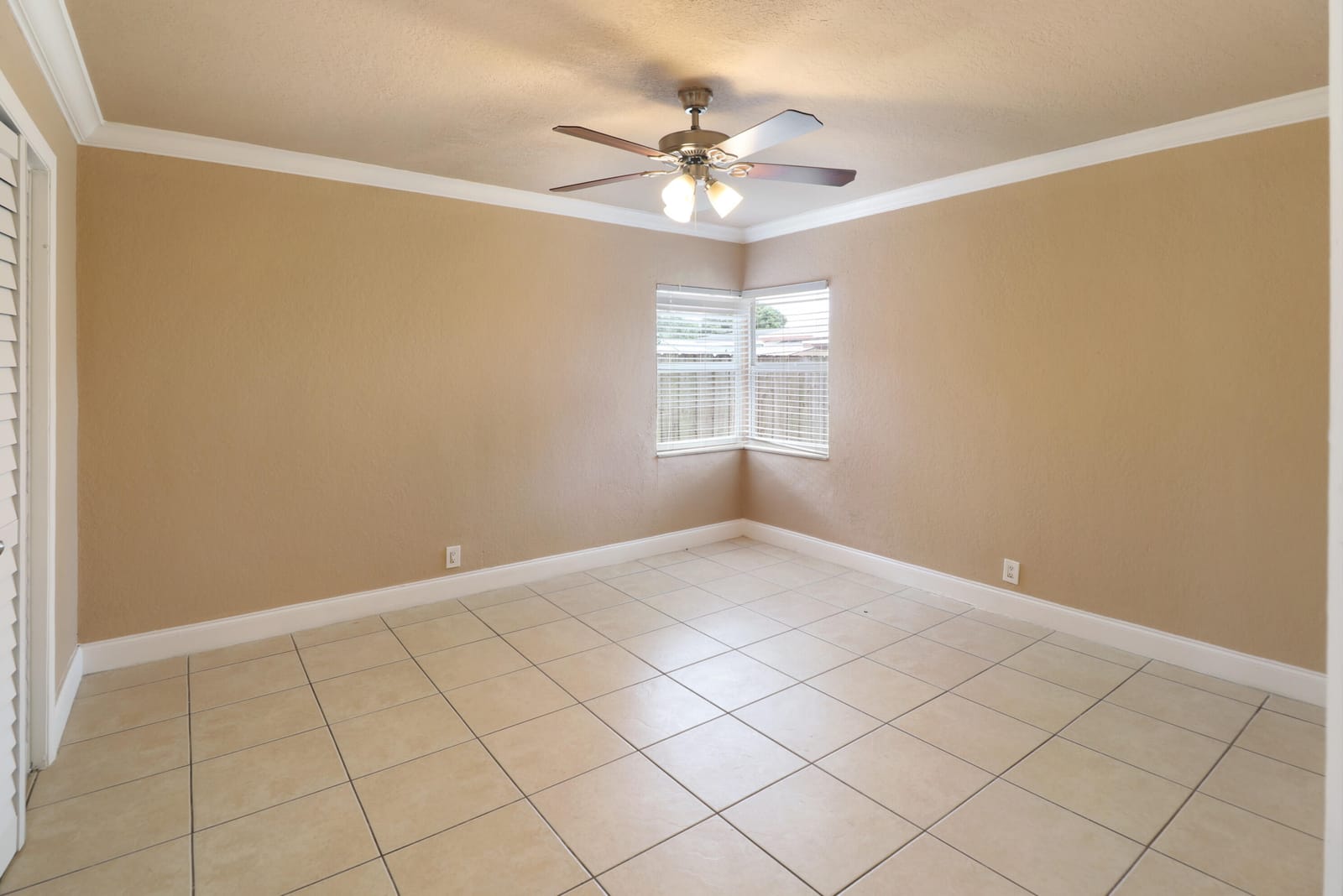 5249 NE 4TH Terrace, Oakland Park, FL 33334 photo 19