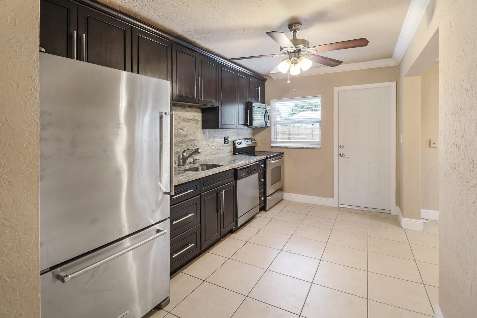 5249 NE 4TH Terrace, Oakland Park, FL 33334 photo 6