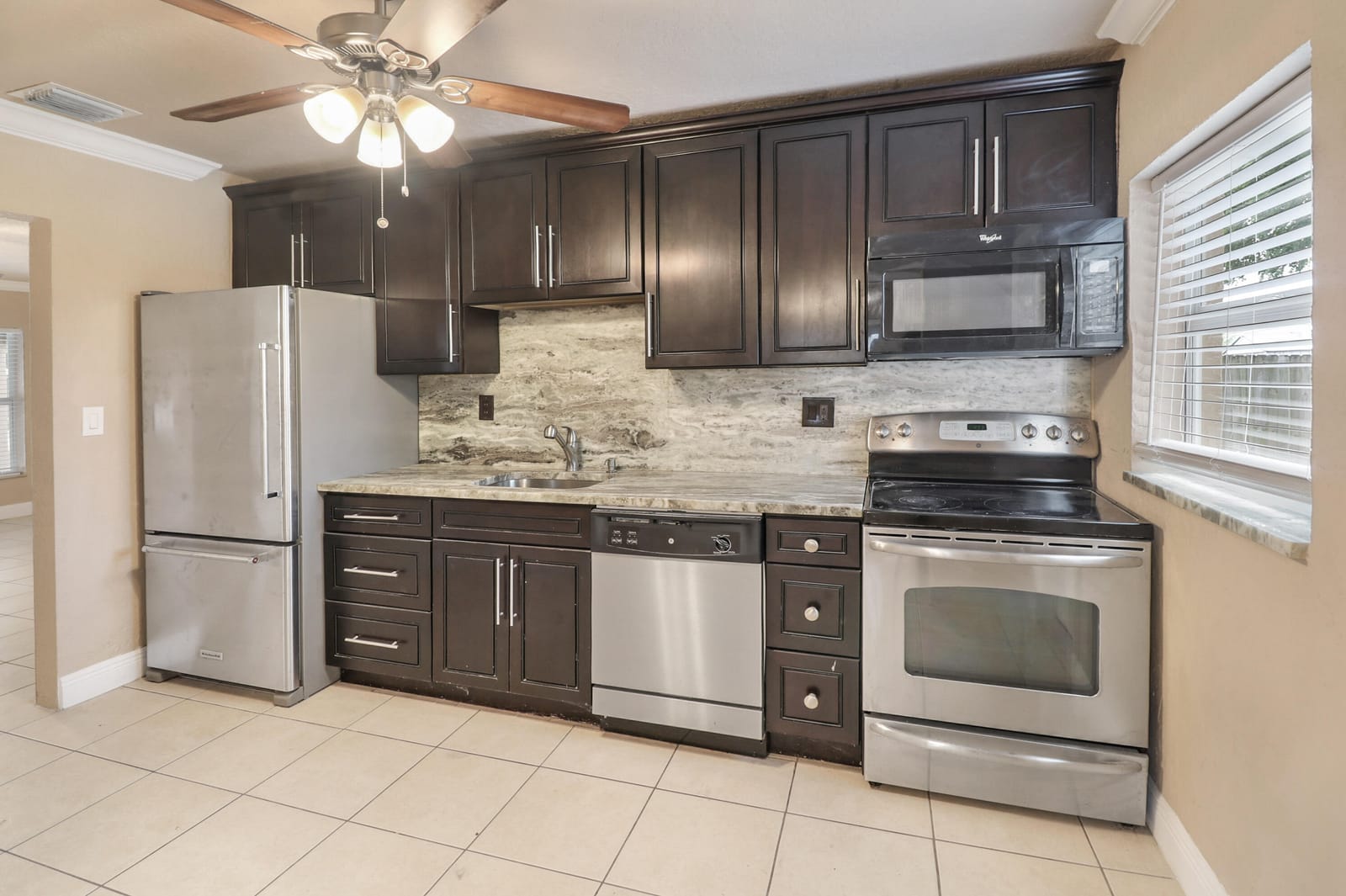 5249 NE 4TH Terrace, Oakland Park, FL 33334 photo 7