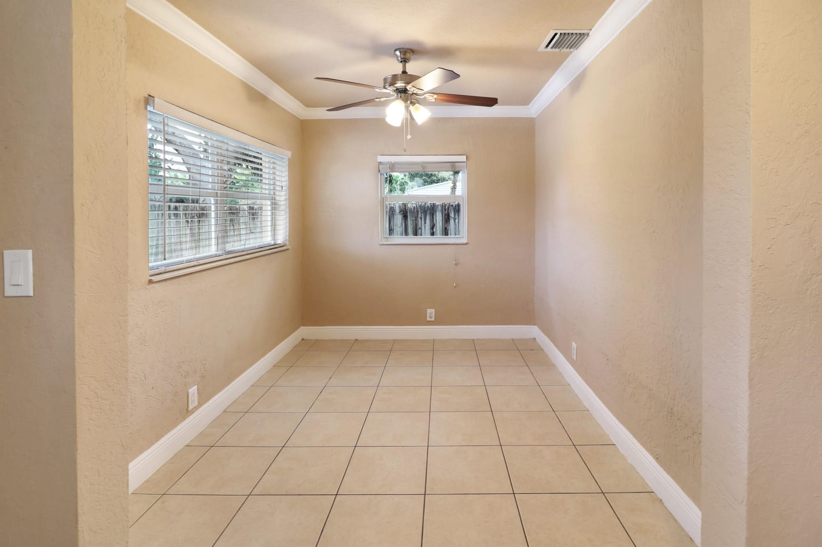 5249 NE 4TH Terrace, Oakland Park, FL 33334 photo 9