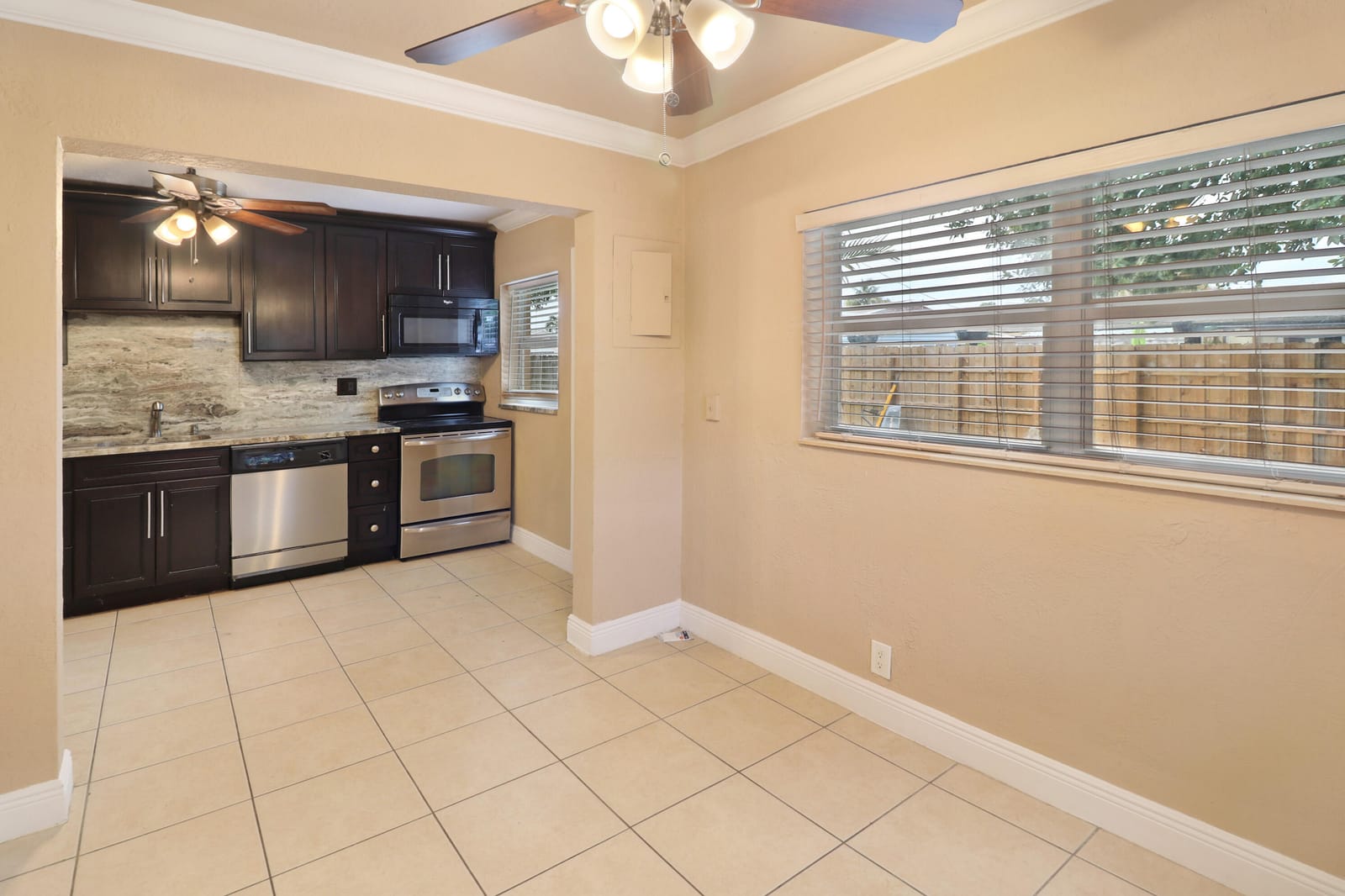 5249 NE 4TH Terrace, Oakland Park, FL 33334 photo 10