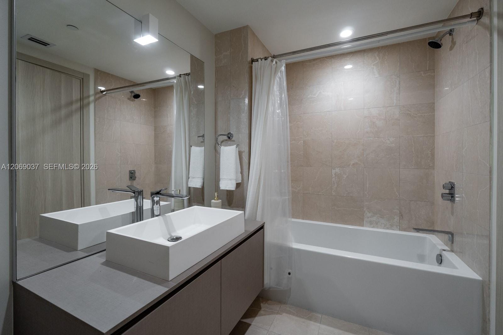 1000 Brickell Plaza 4502 — photo 12