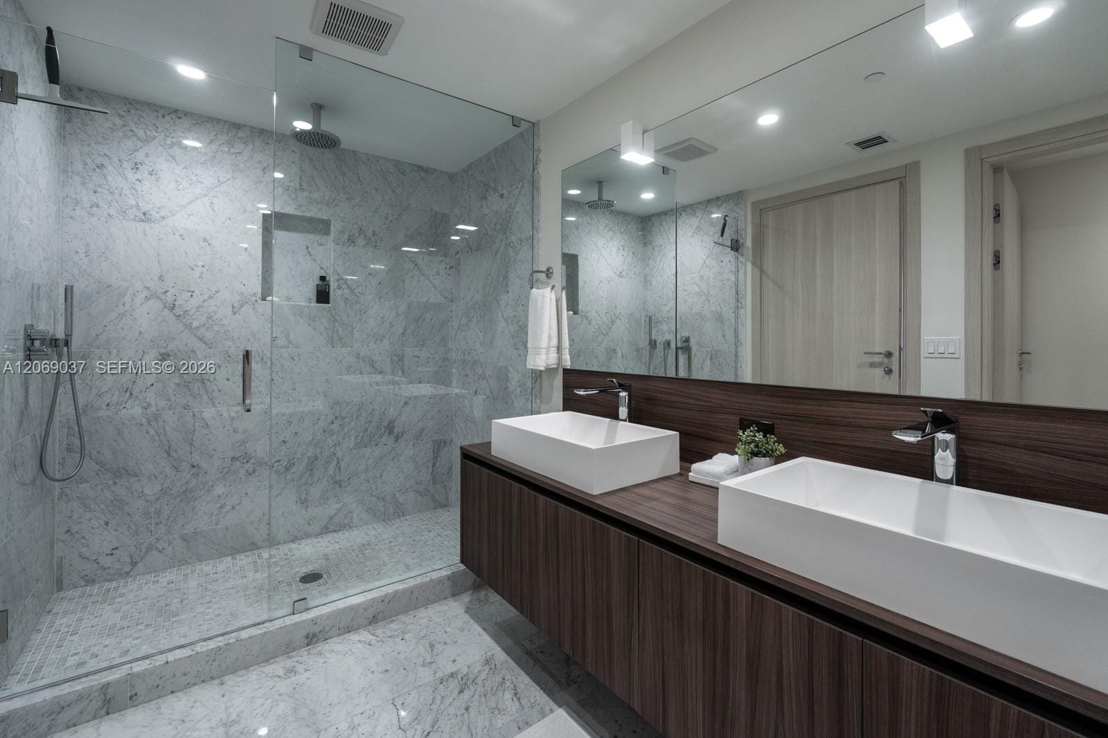 1000 Brickell Plaza 4502 — photo 10