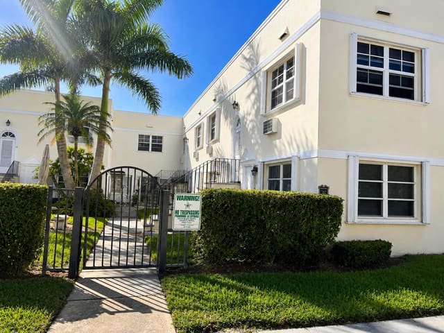 101 S GOLFVIEW Road 1, Lake Worth Beach, FL 33460