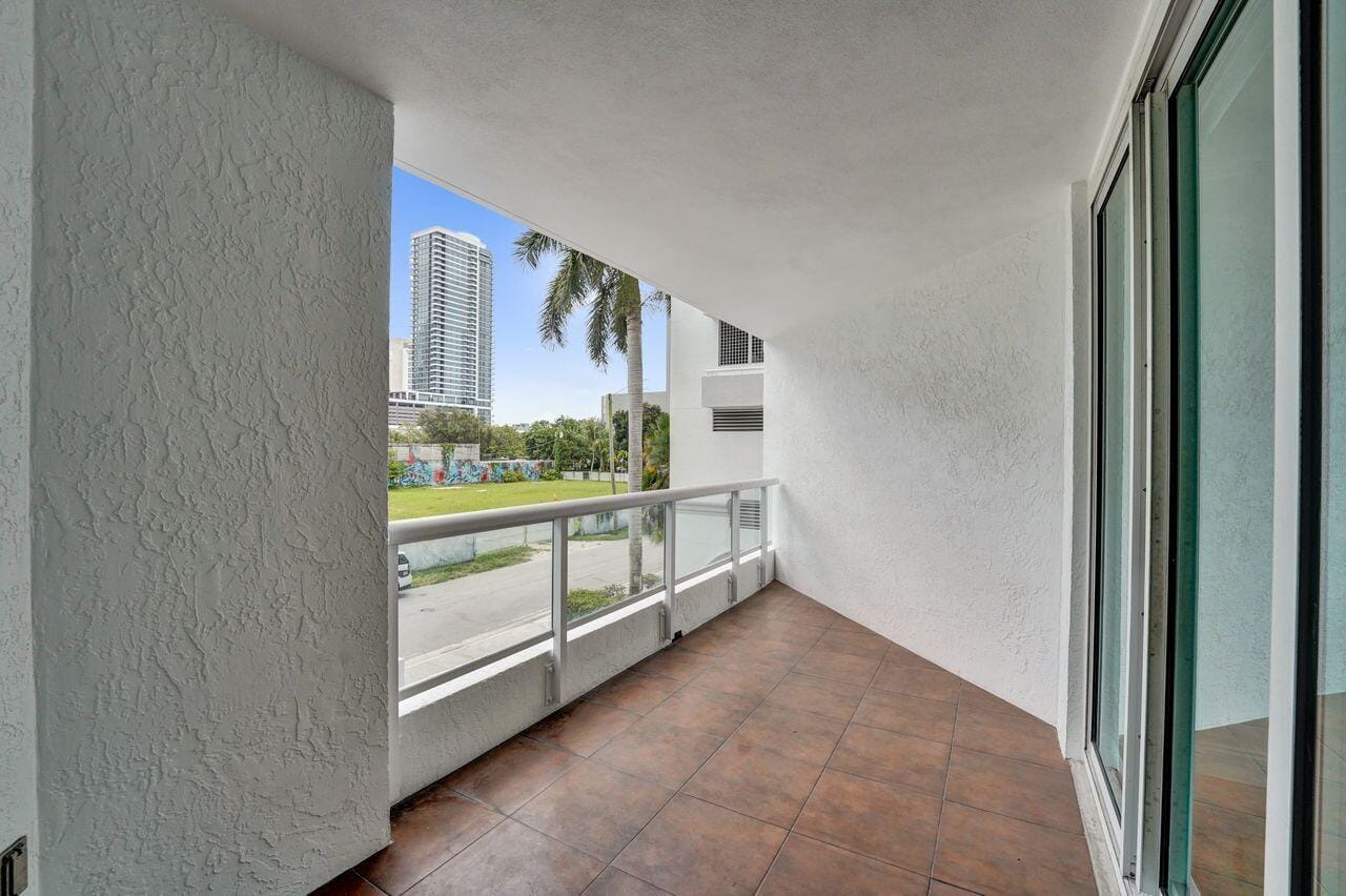 401 SW 4TH Avenue 203 — photo 2