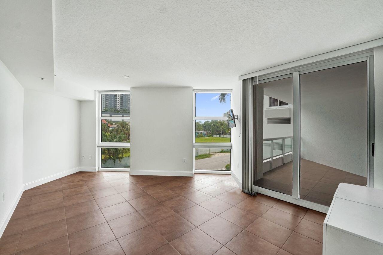 401 SW 4TH Avenue 203 — photo 6