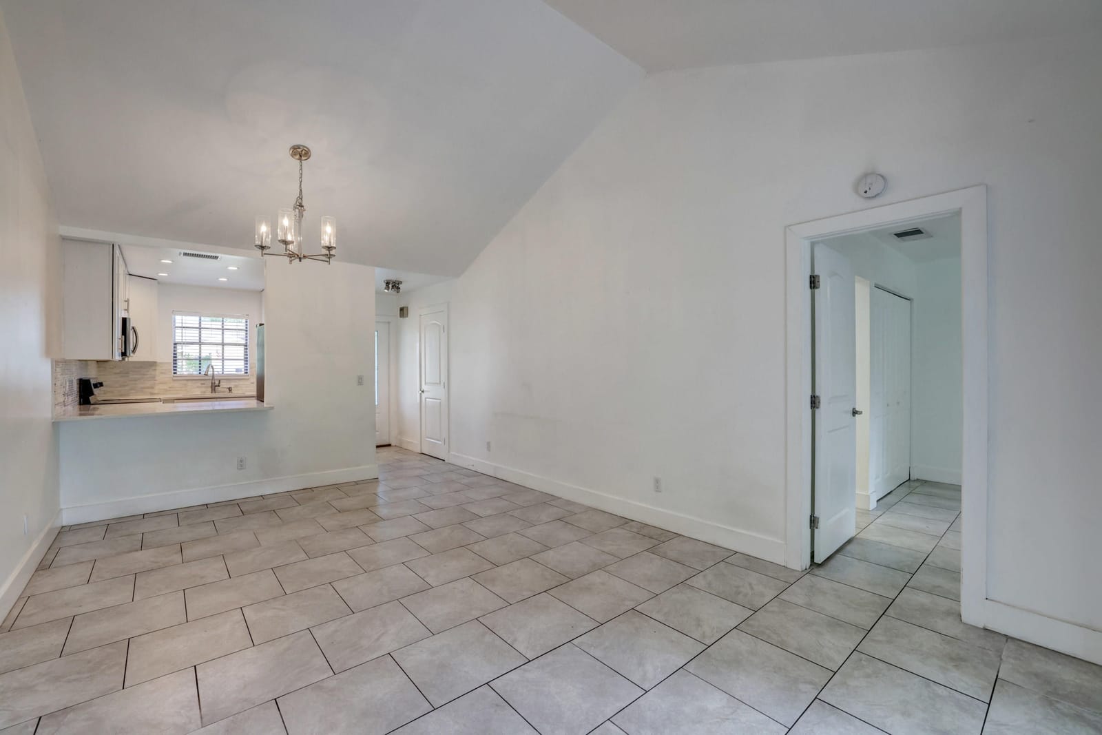 5770 SE WILSIE Drive — photo 5