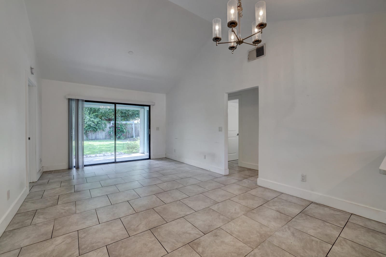 5770 SE WILSIE Drive — photo 6