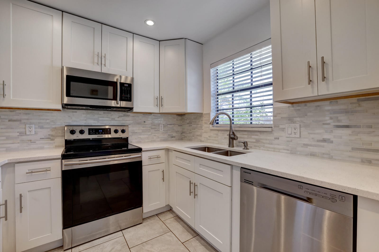 5770 SE WILSIE Drive — photo 7