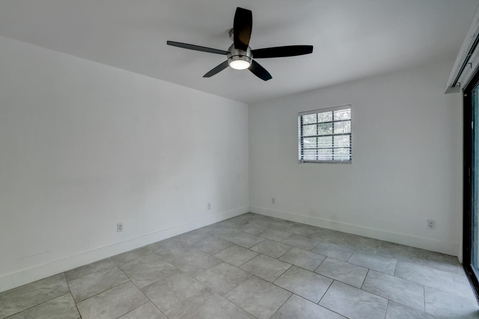 5770 SE WILSIE Drive — photo 9