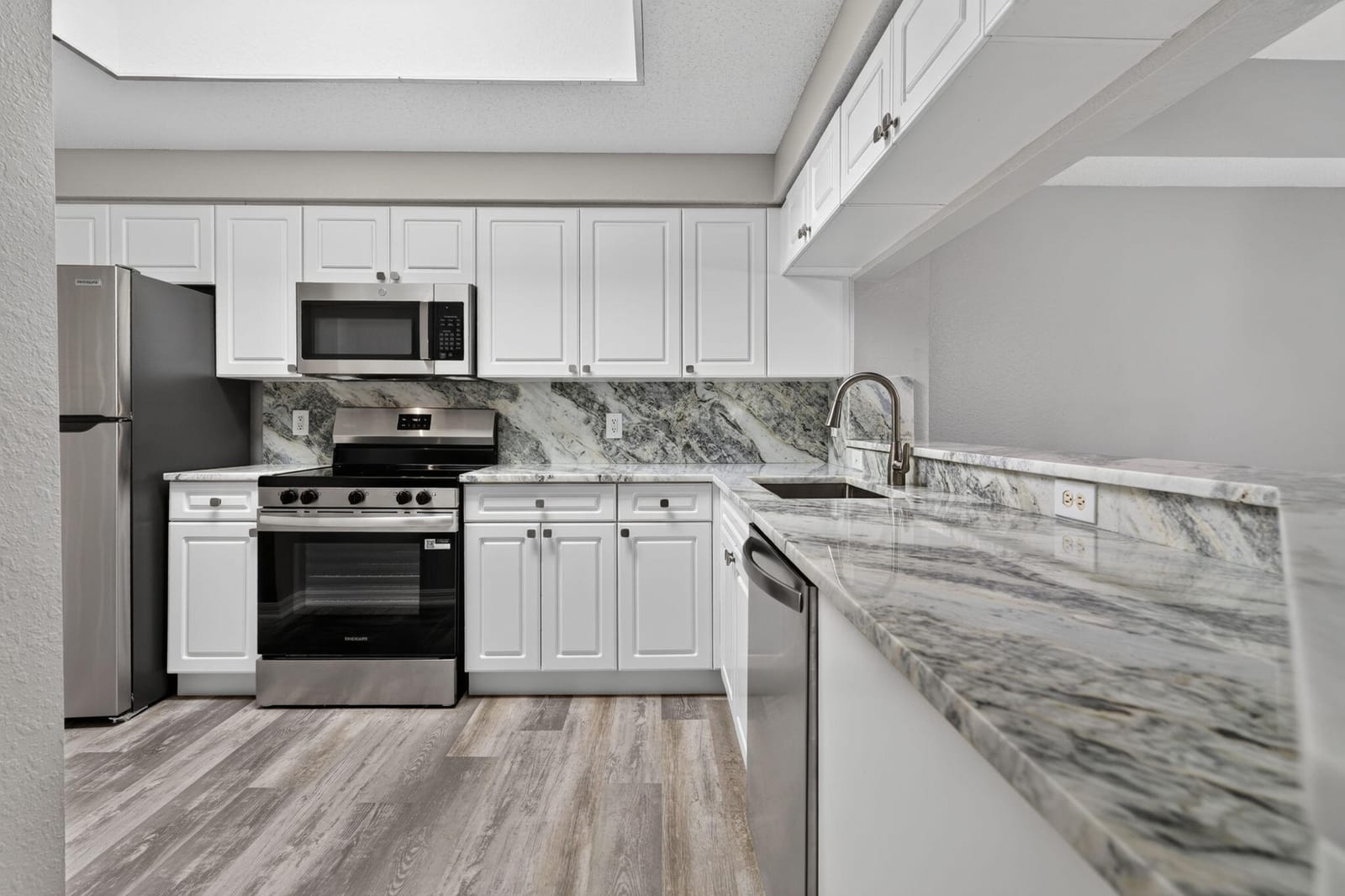 3022 ALCAZAR Place 301 — photo 3