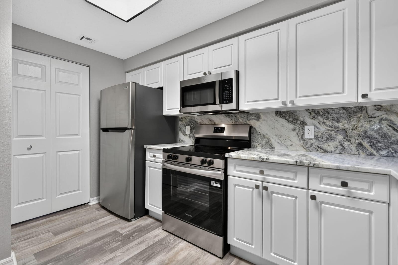 3022 ALCAZAR Place 301 — photo 5