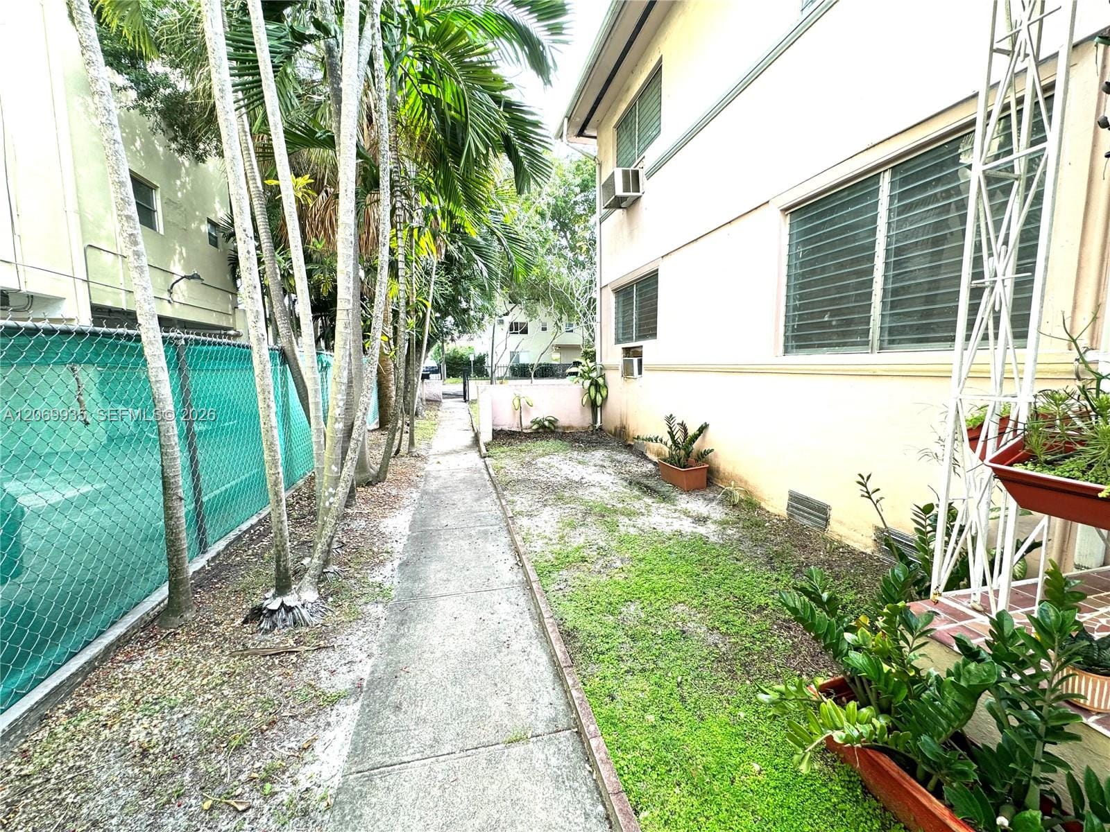 433 Santander Avenue 1 — photo 9