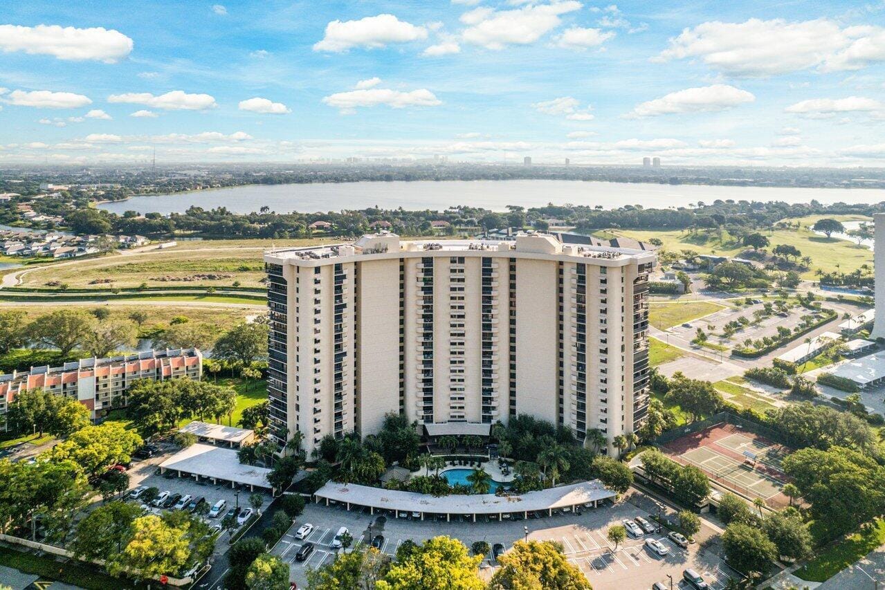 2450 PRESIDENTIAL Way 1606 — photo 1