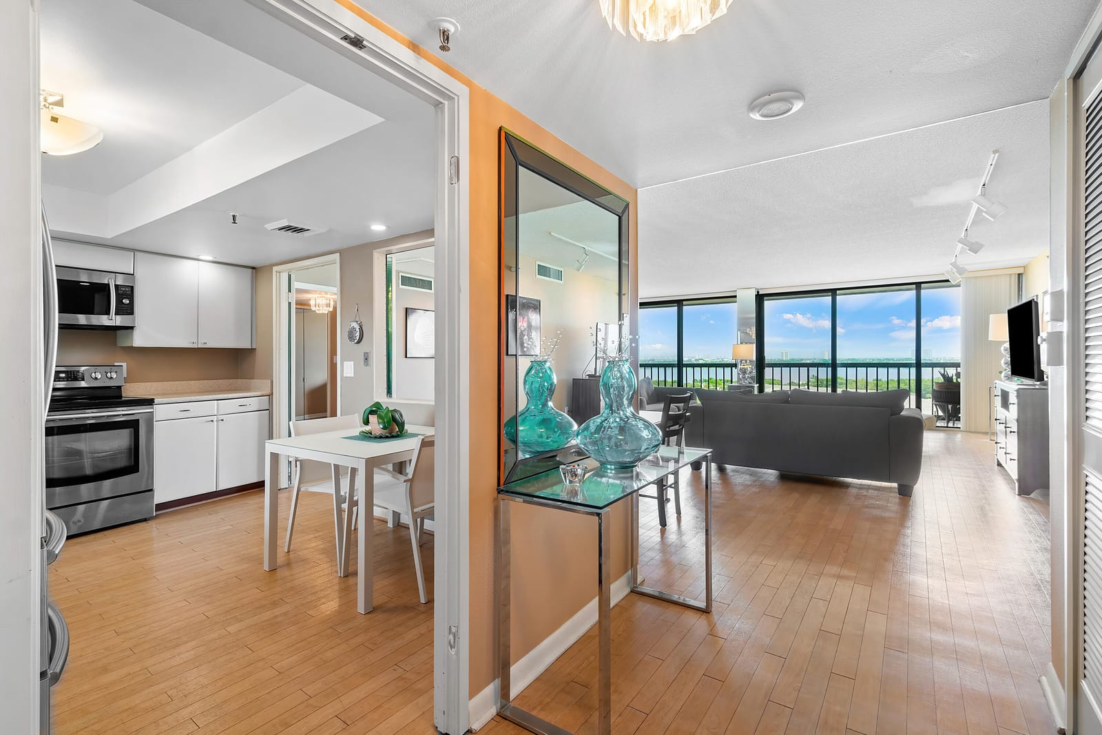 2450 PRESIDENTIAL Way 1606 — photo 12