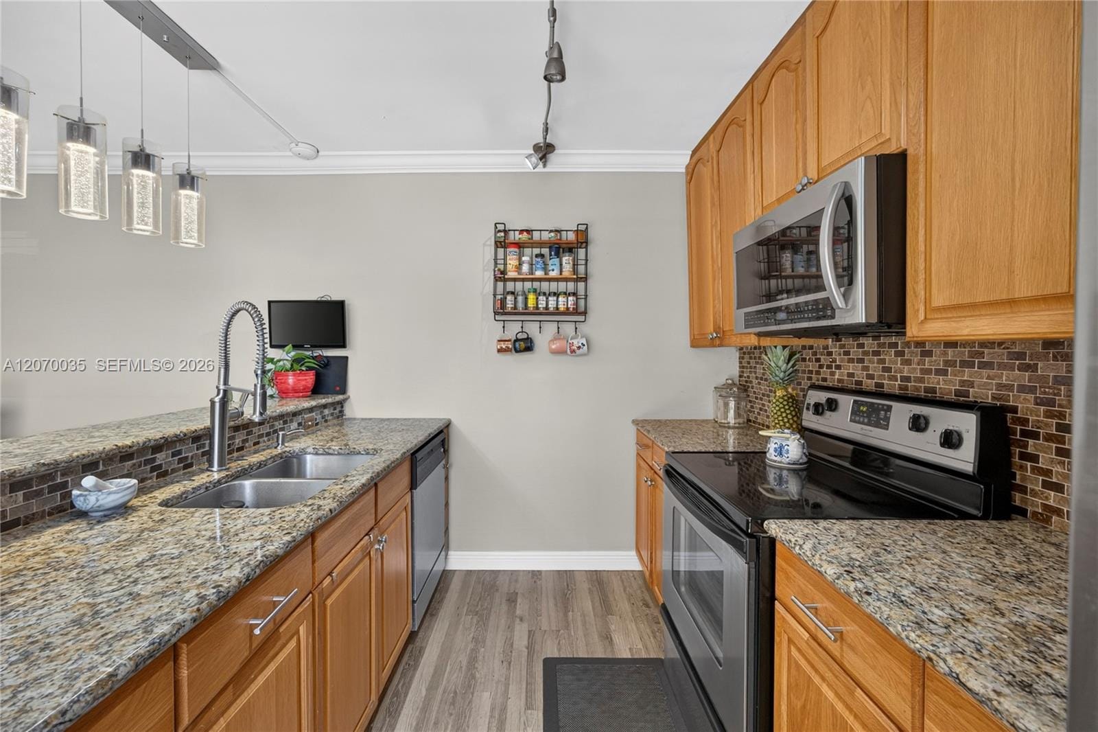 953 Springdale Circle — photo 3
