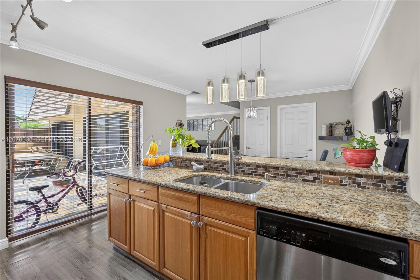 953 Springdale Circle — photo 4