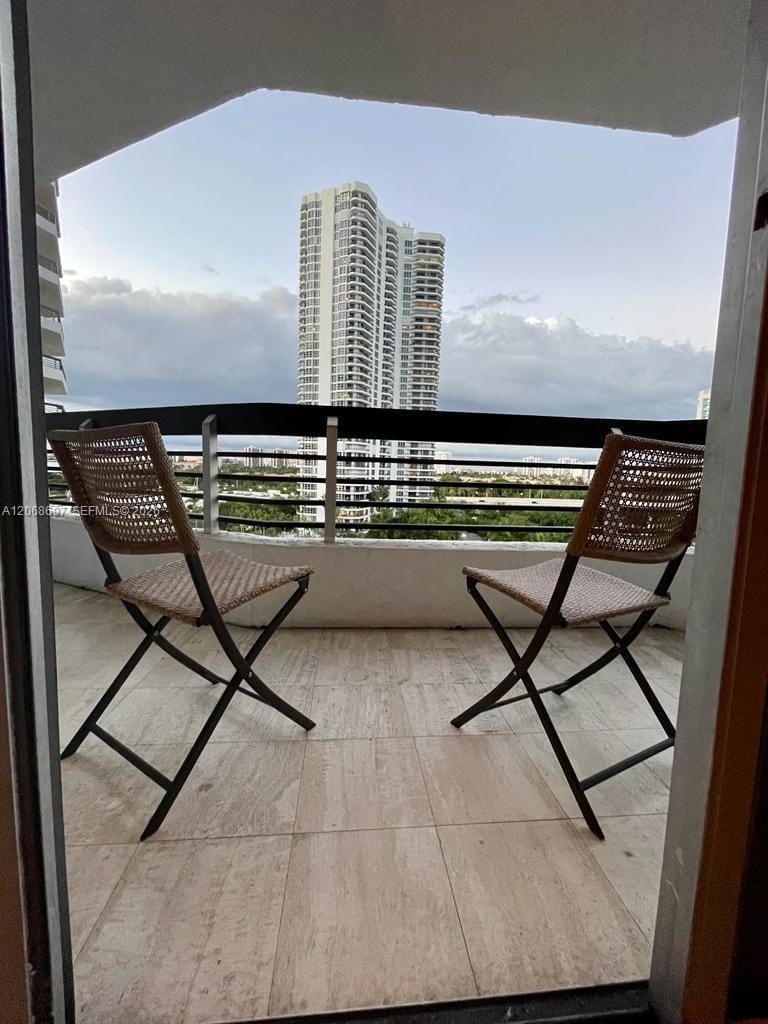 3600 Mystic Pointe Drive 1010 — photo 8
