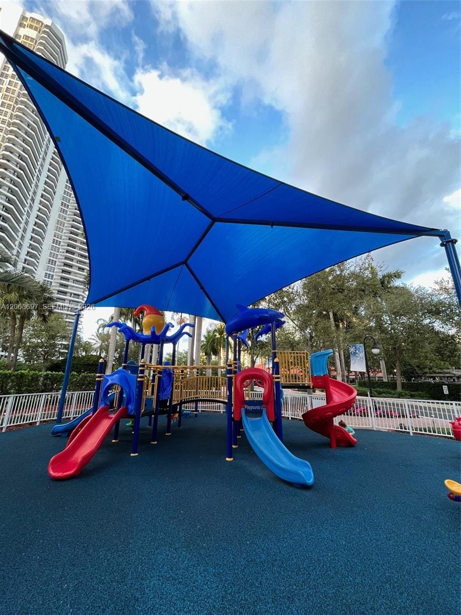 3600 Mystic Pointe Drive 1010 — photo 10
