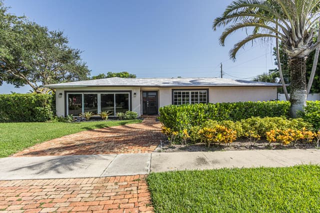 1 Tam O Shanter Lane, Boca Raton, FL 33431
