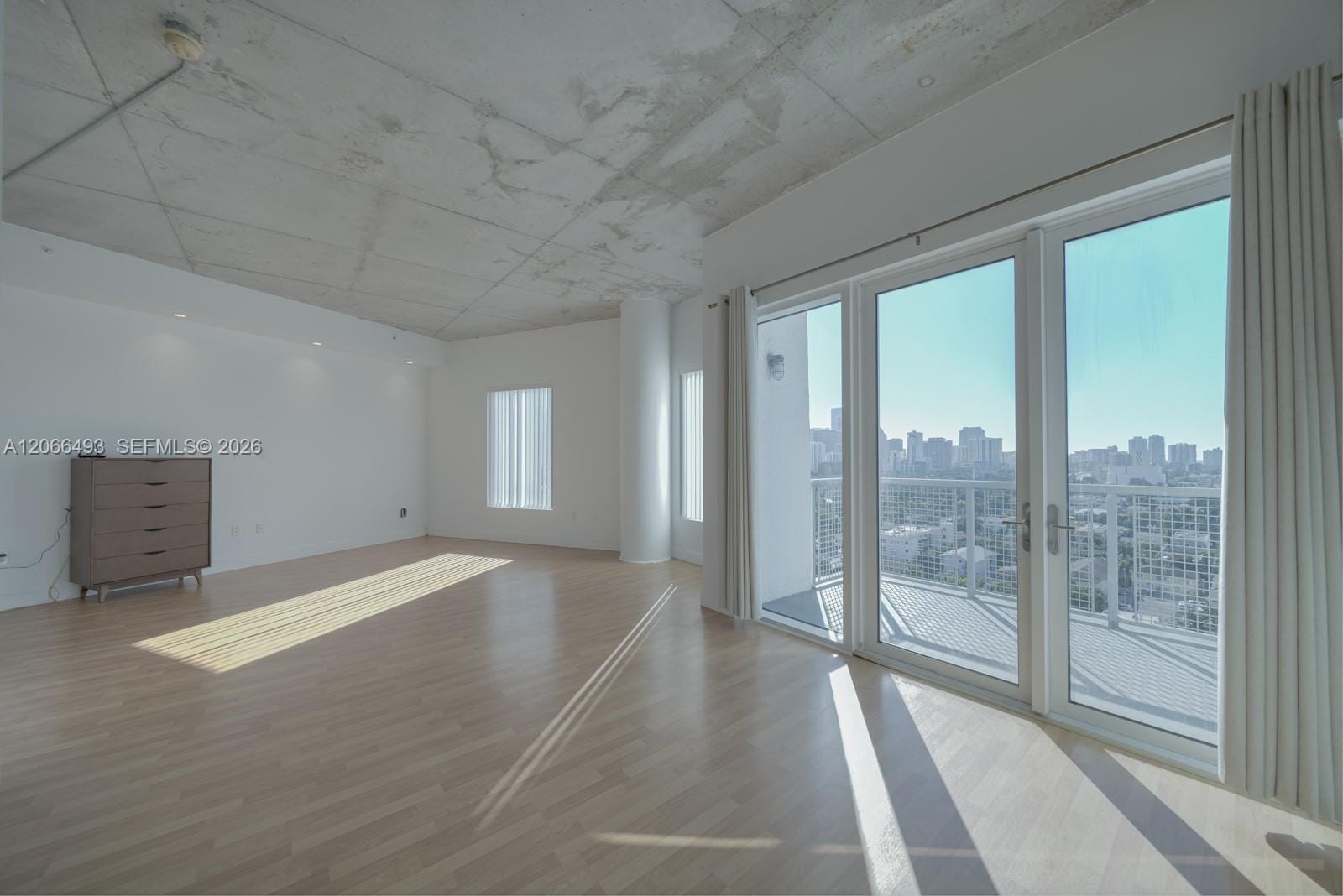 10 S River Drive 1406 — photo 2