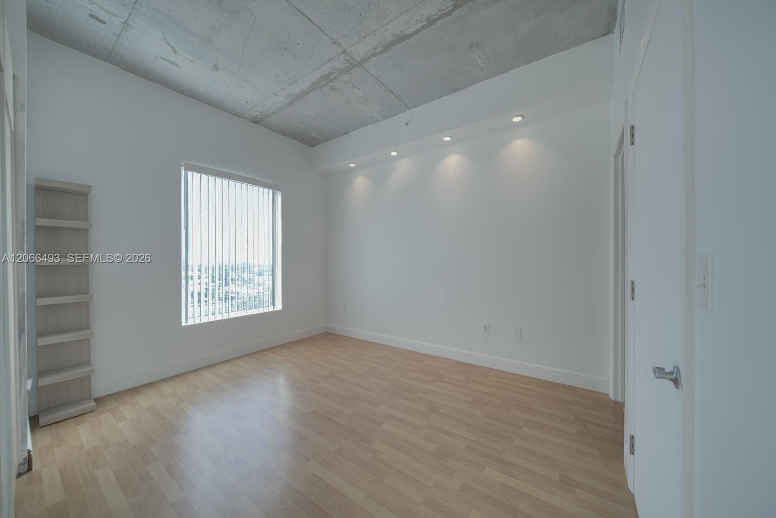 10 S River Drive 1406 — photo 8