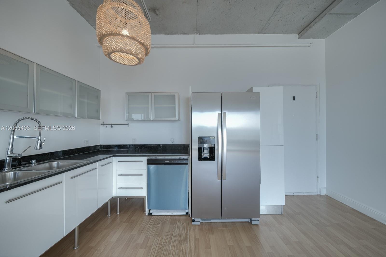 10 S River Drive 1406 — photo 5