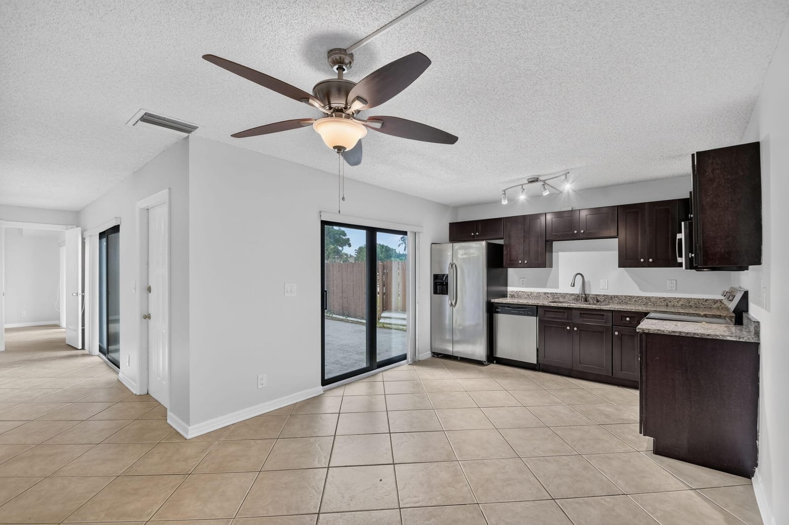 744 SPRINGDALE Circle, Palm Springs, FL 33461 photo 15