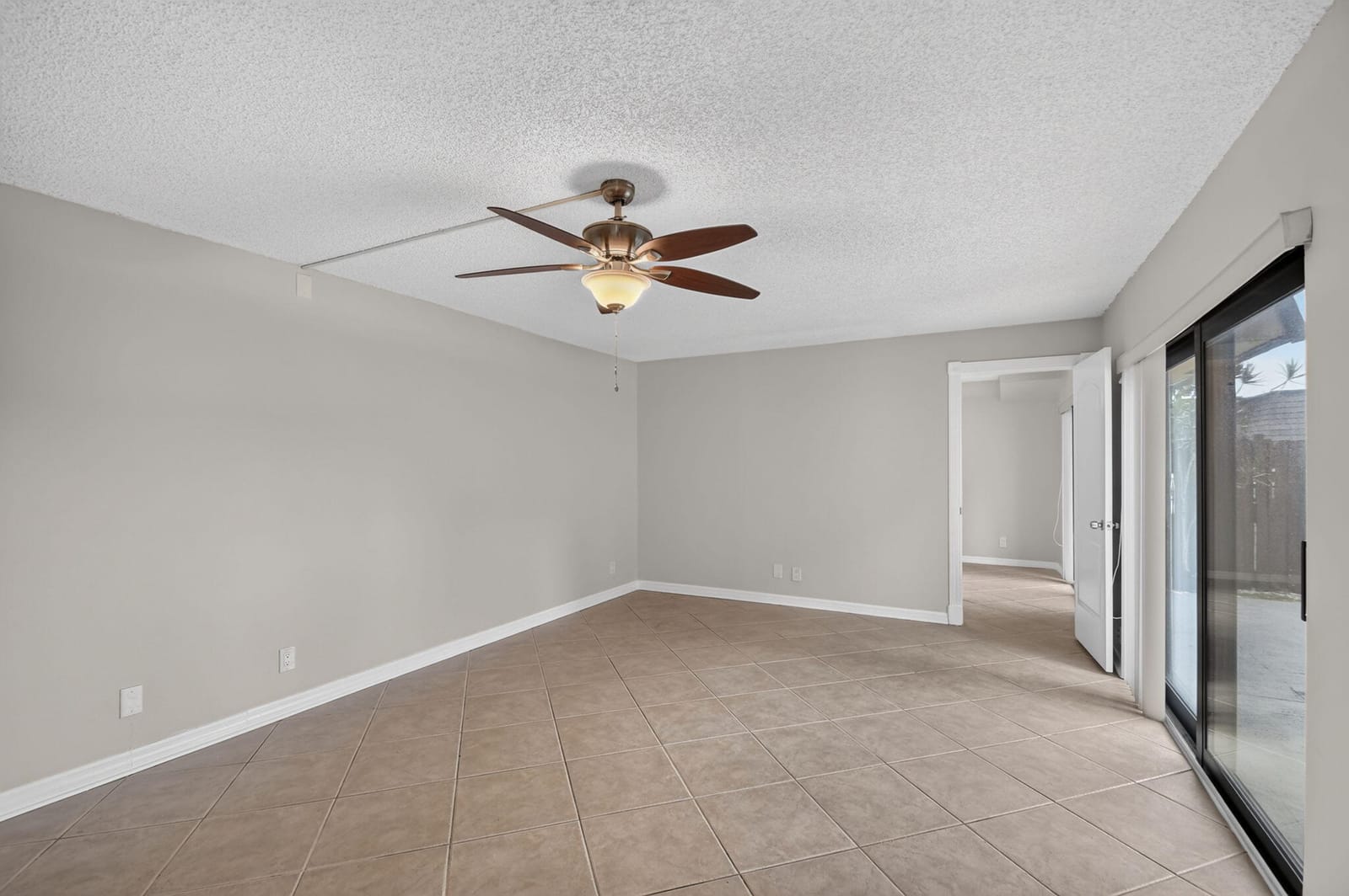 744 SPRINGDALE Circle, Palm Springs, FL 33461 photo 8