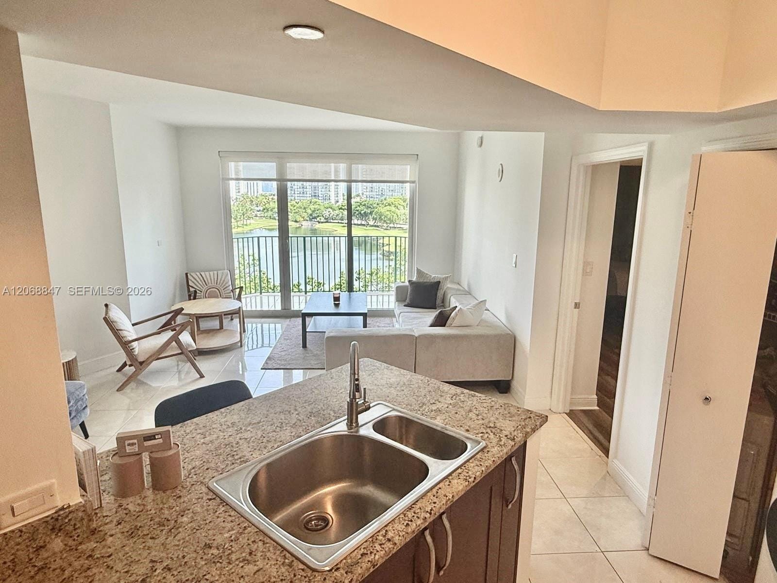 20000 E Country Club Drive 612 — photo 4