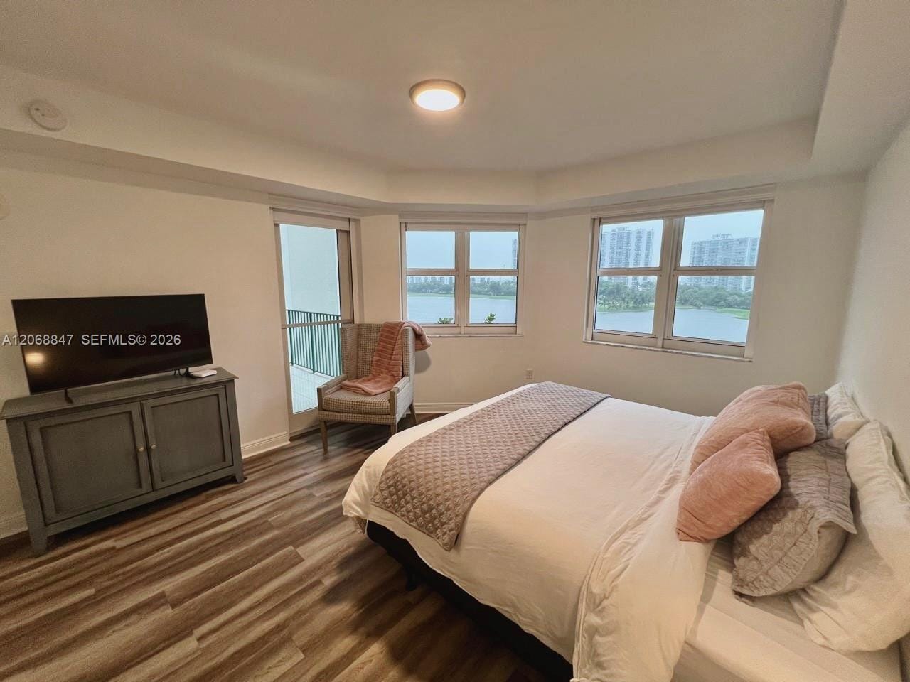 20000 E Country Club Drive 612 — photo 10