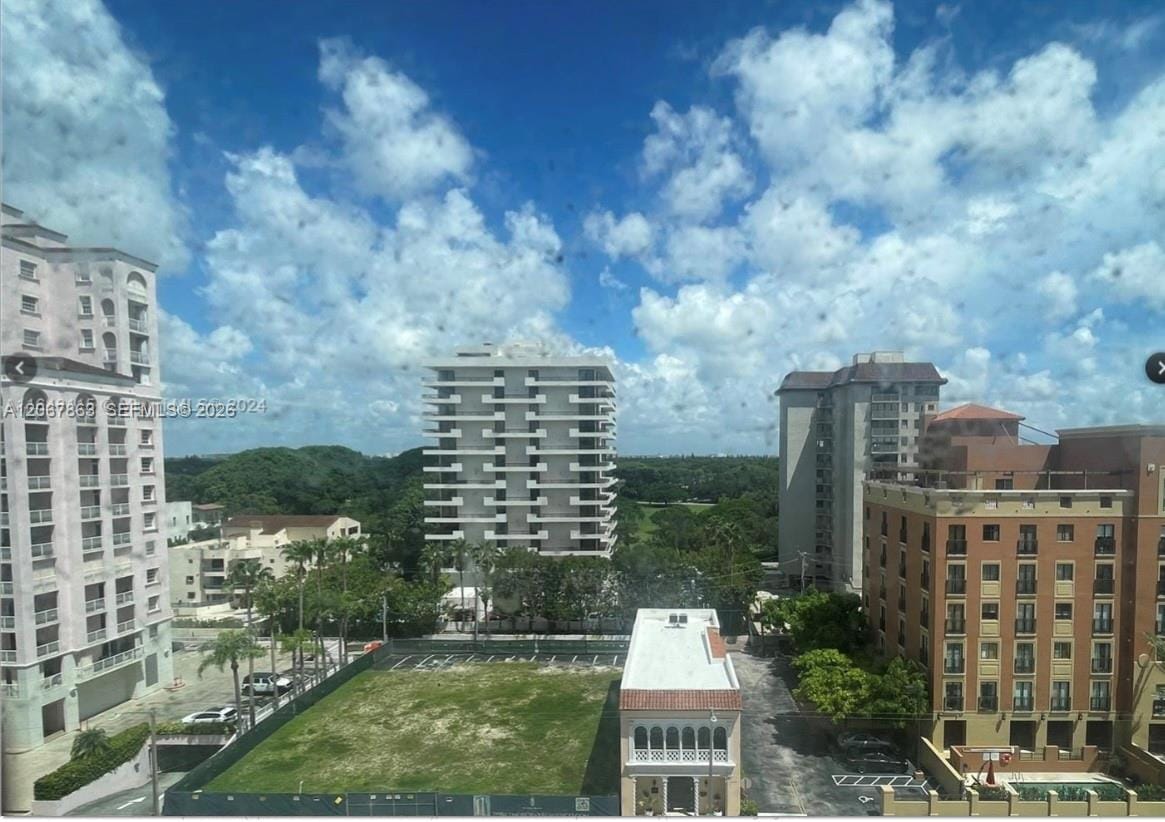 700 Biltmore Way 818 — photo 12
