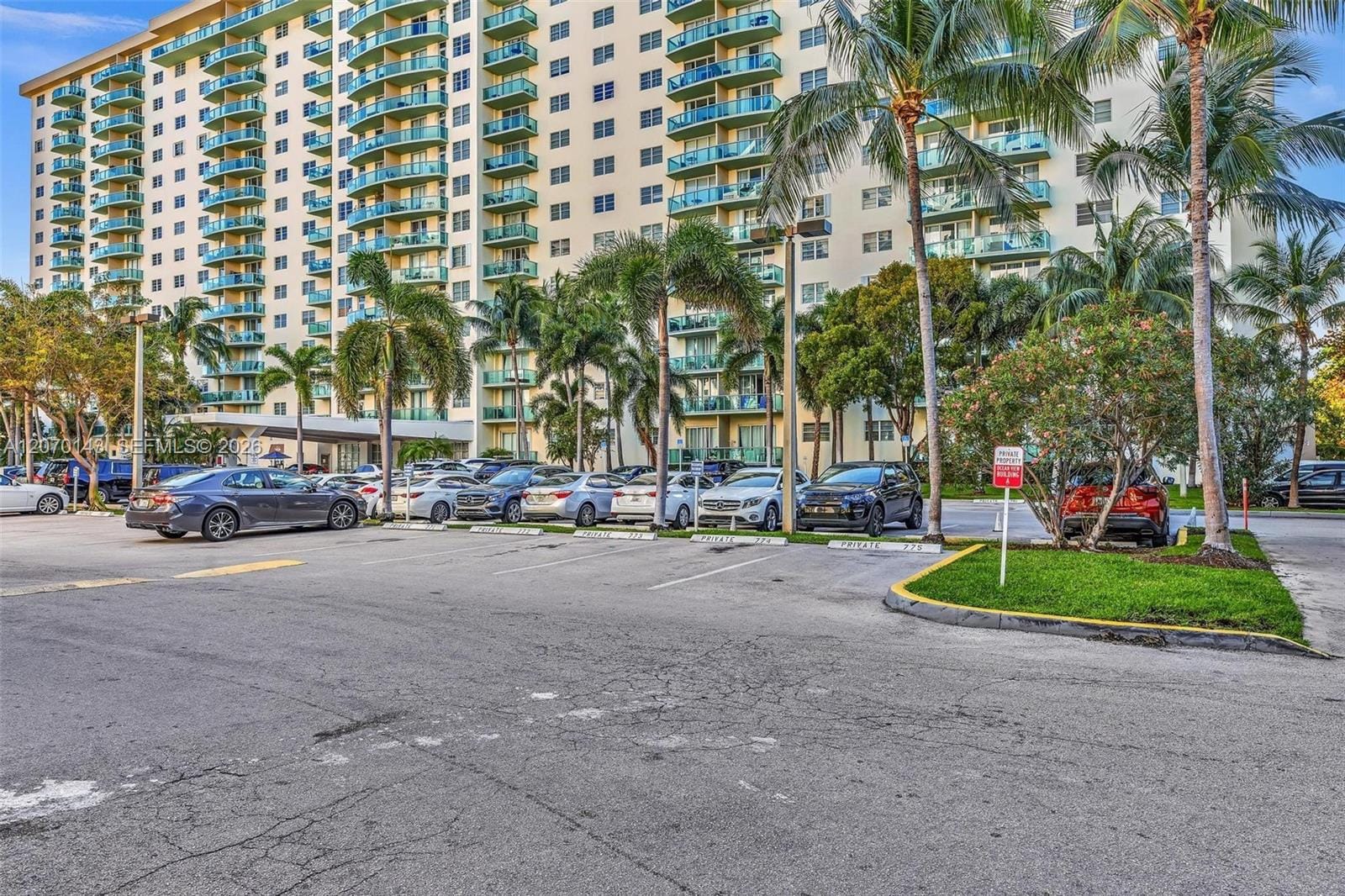 19390 Collins Avenue 908, Sunny Isles Beach, FL 33160 photo 2
