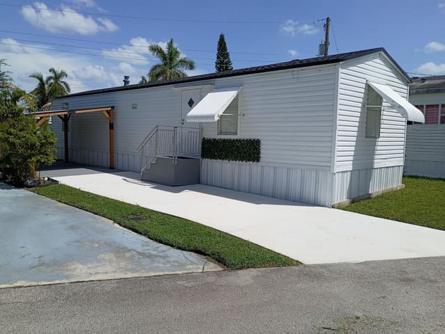 8517 SW 17TH Court, Davie, FL 33324