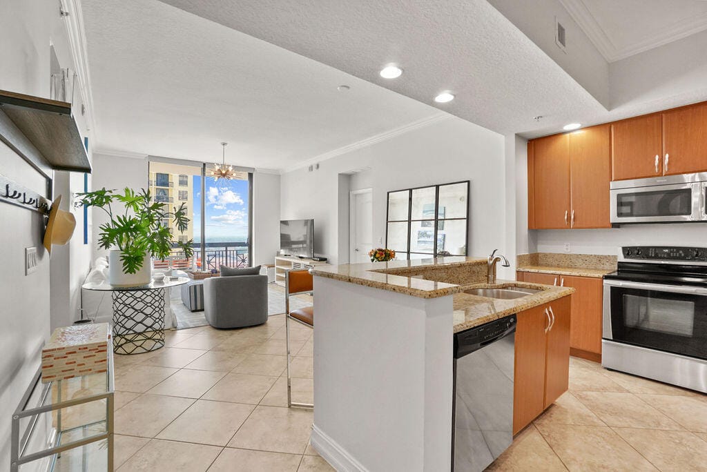 701 S Olive Avenue 1003