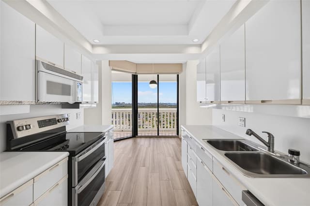 2000 Island Boulevard 3008, Aventura, FL 33160