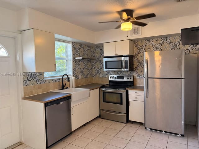1104 N 17th Court 104, Hollywood, FL 33020
