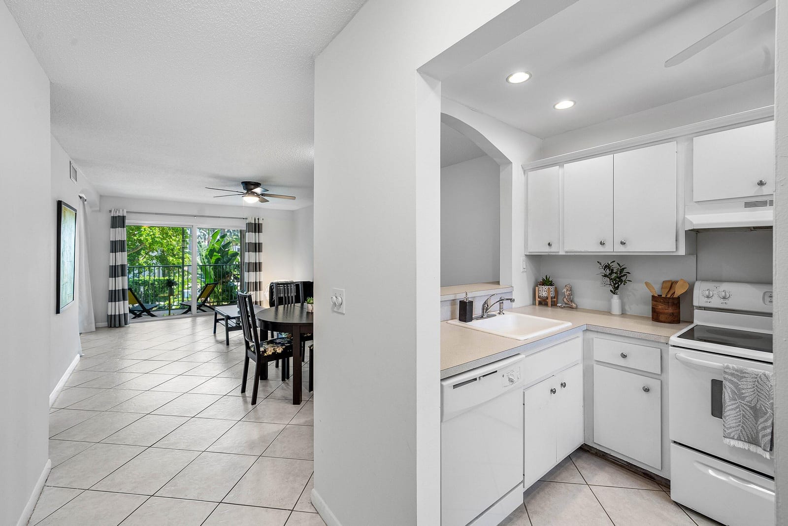 207 Tropic Isle Drive 208, Delray Beach, FL 33483 photo 3