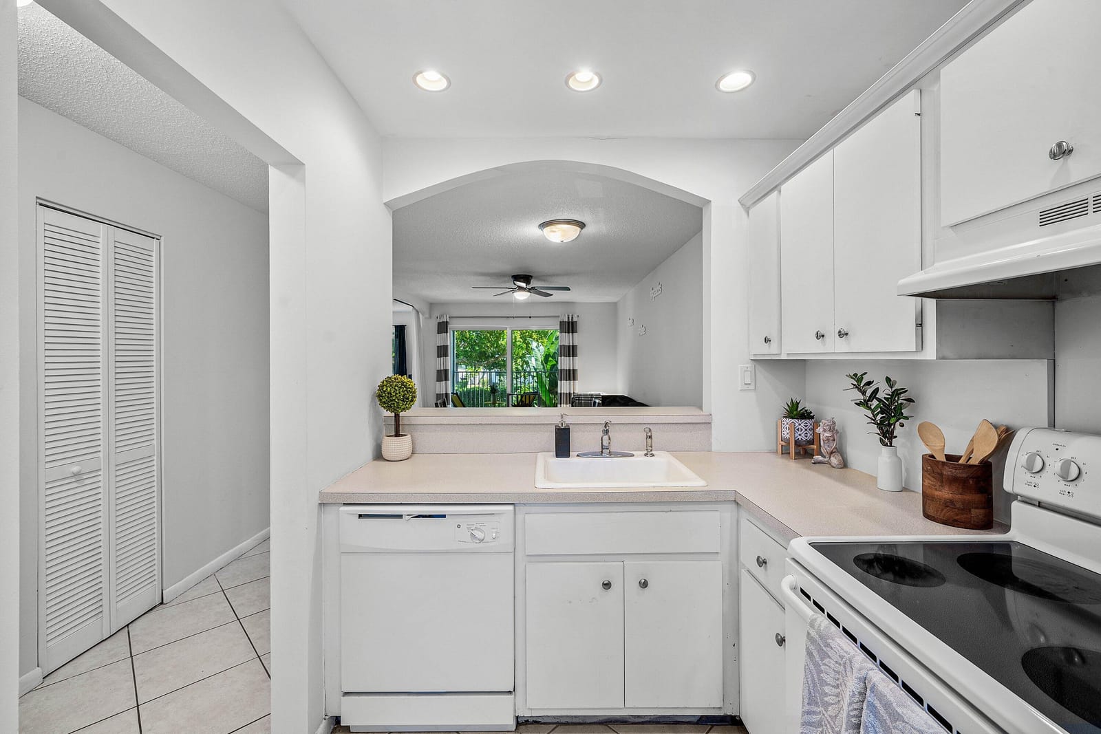 207 Tropic Isle Drive 208, Delray Beach, FL 33483 photo 6