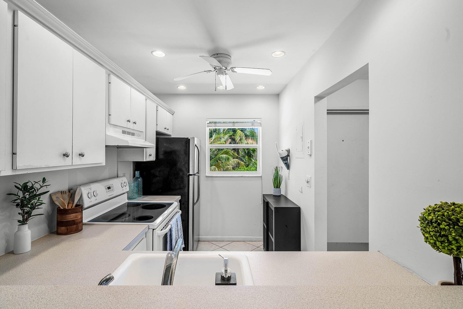 207 Tropic Isle Drive 208, Delray Beach, FL 33483 photo 7