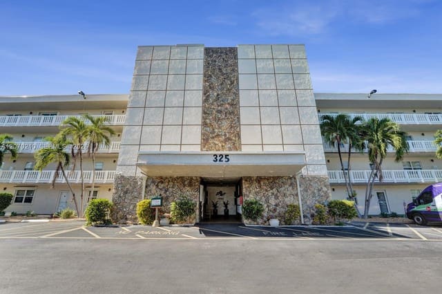 325 SE 11th Terrace 107, Dania Beach, FL 33004