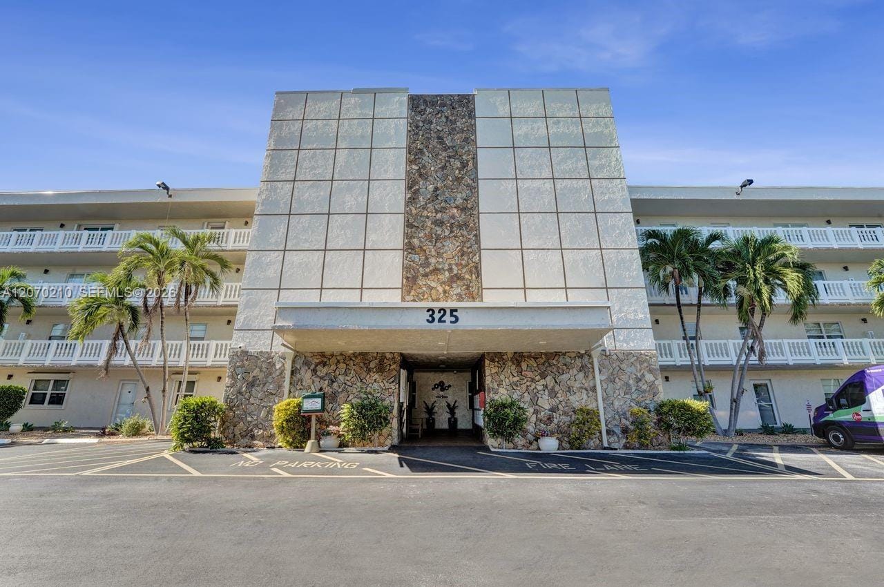 325 SE 11th Terrace 107, Dania Beach, FL 33004