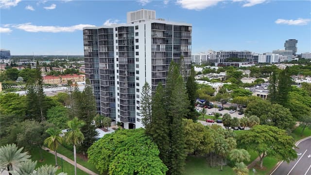 20100 W Country Club Drive 204, Aventura, FL 33180