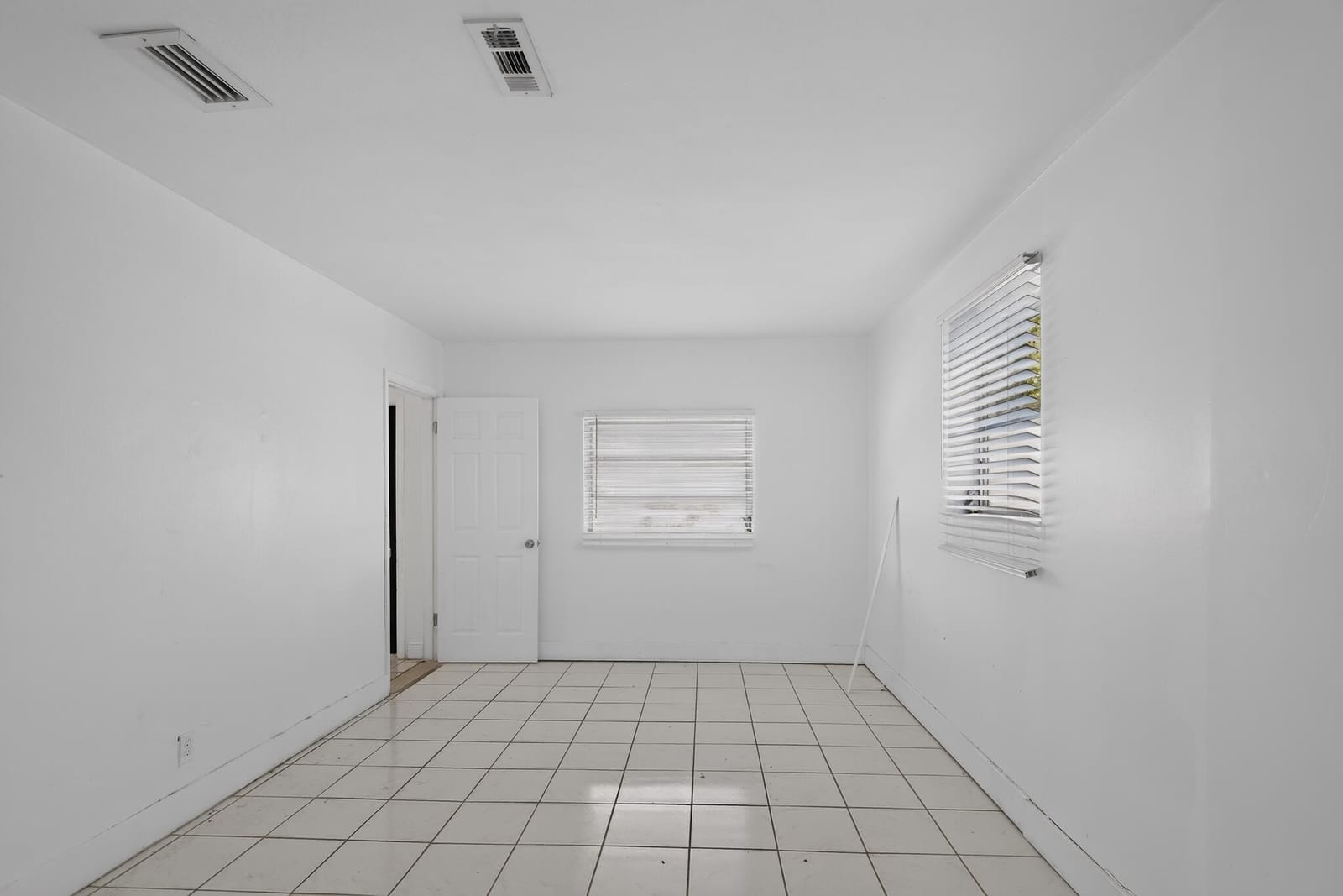 5845 ARTHUR Street — photo 3